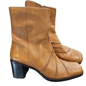 CLARKS Y2K 70s style camel tan leather ankle boots 8M square toe zip heel etro